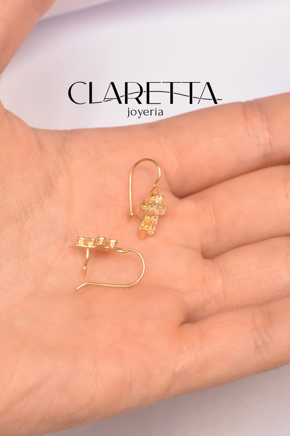 Aretes de Oro 10k de cristo con zirconita cúbica engastada