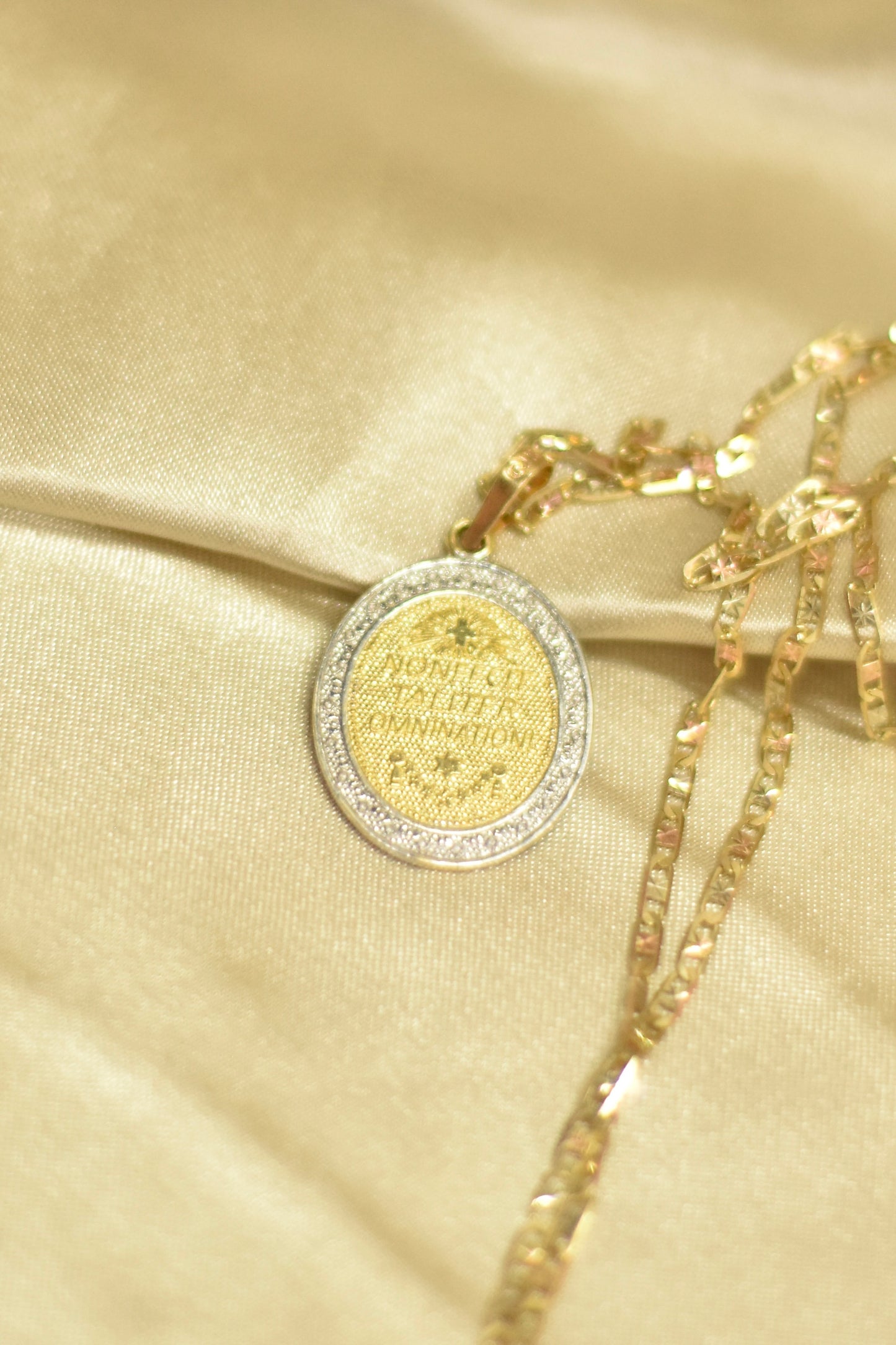 Medalla de la virgen de Guadalupe