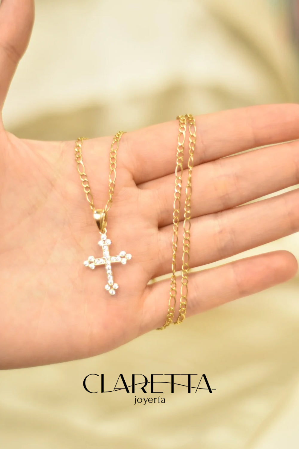 Cristo con zirconias incrustadas oro 10k