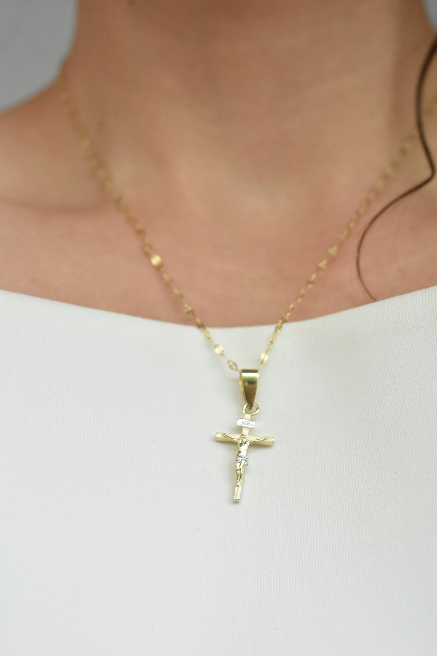 Cadena de hojuelas de oro 10k