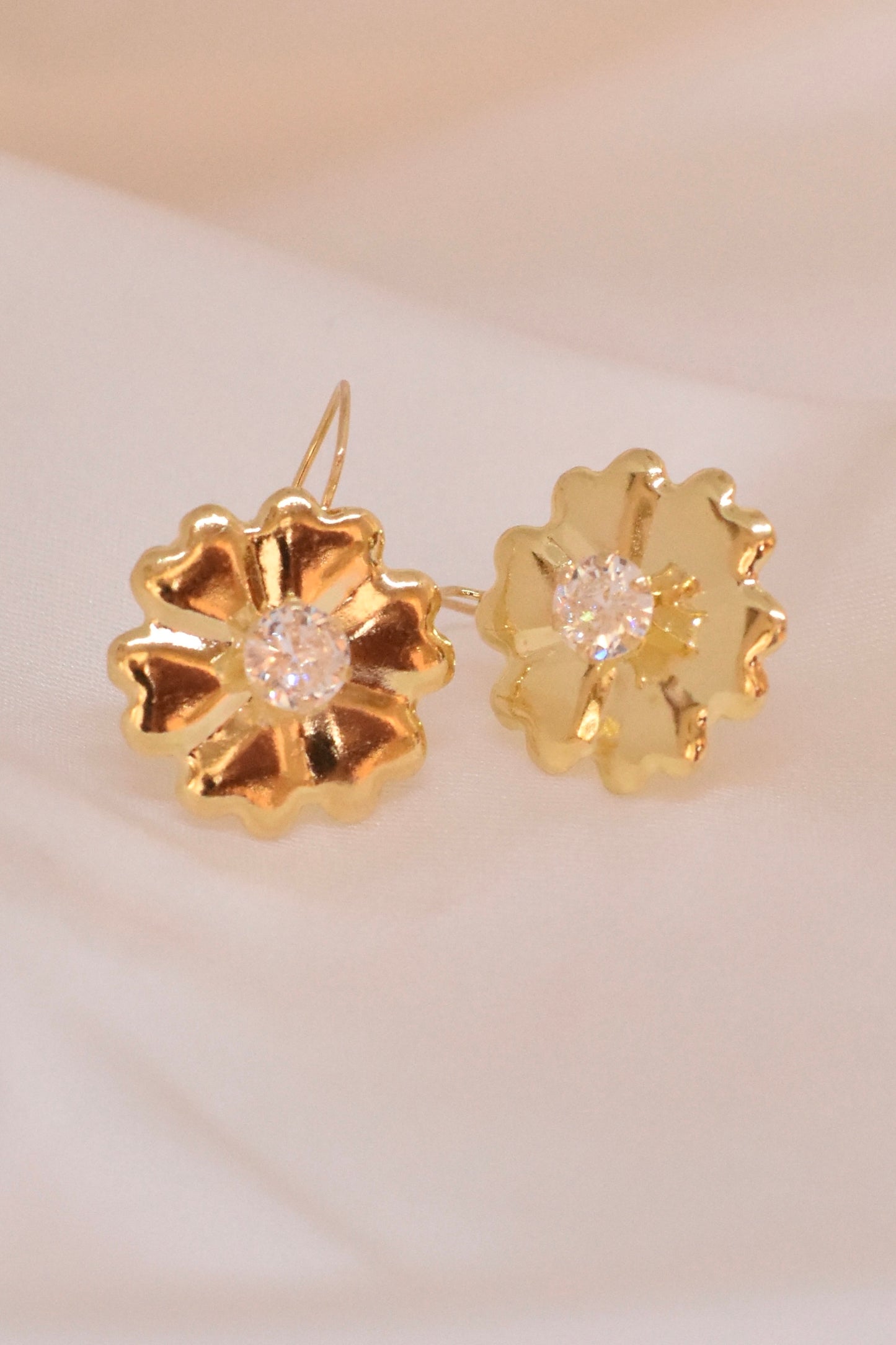 Aretes de oro con forma de flor