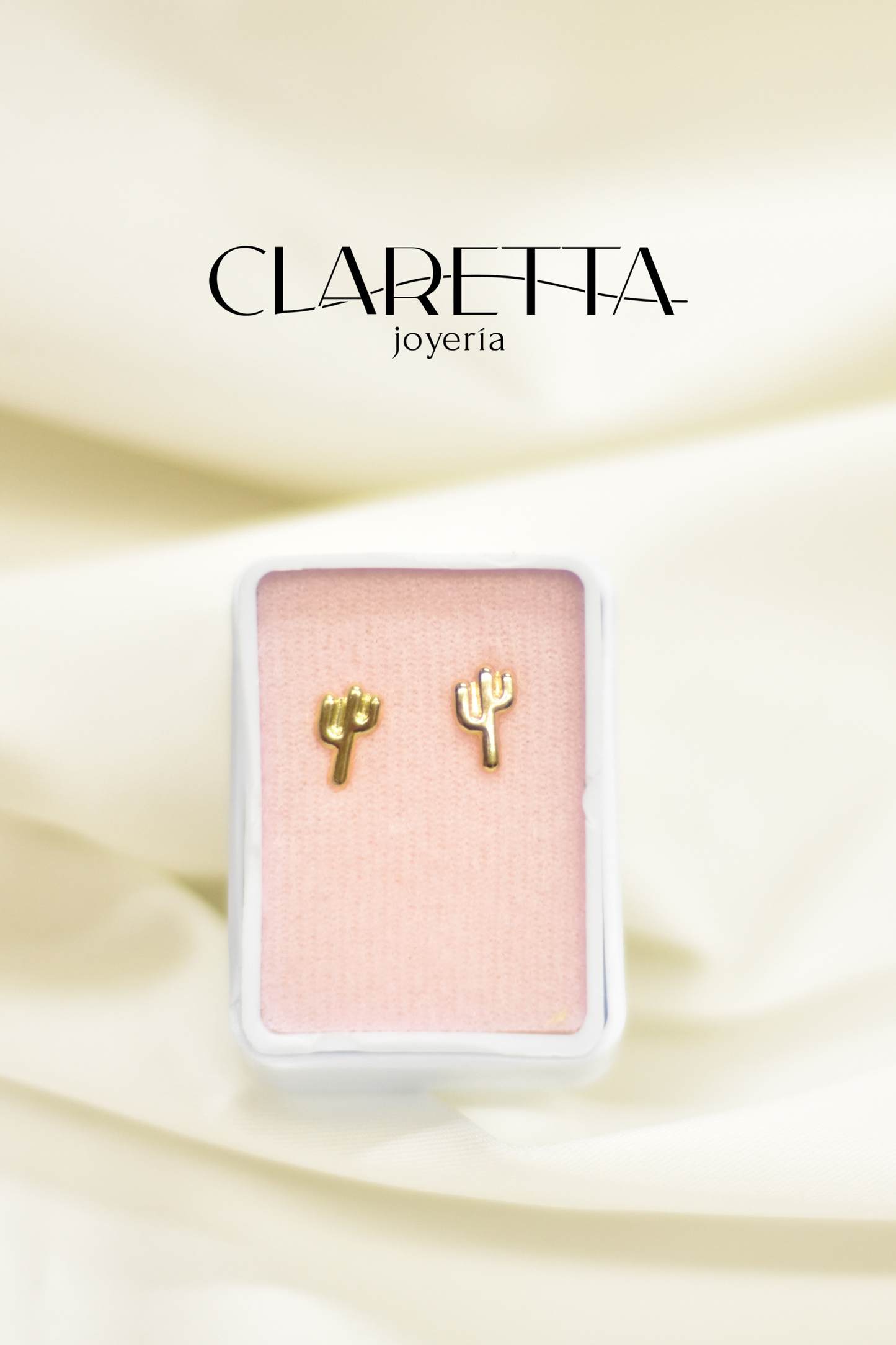 Broquel con forma de Cactús de Oro 10k