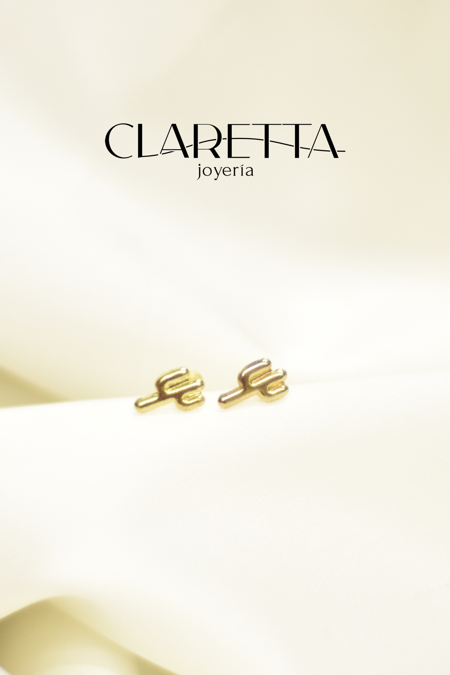 Broquel con forma de Cactús de Oro 10k