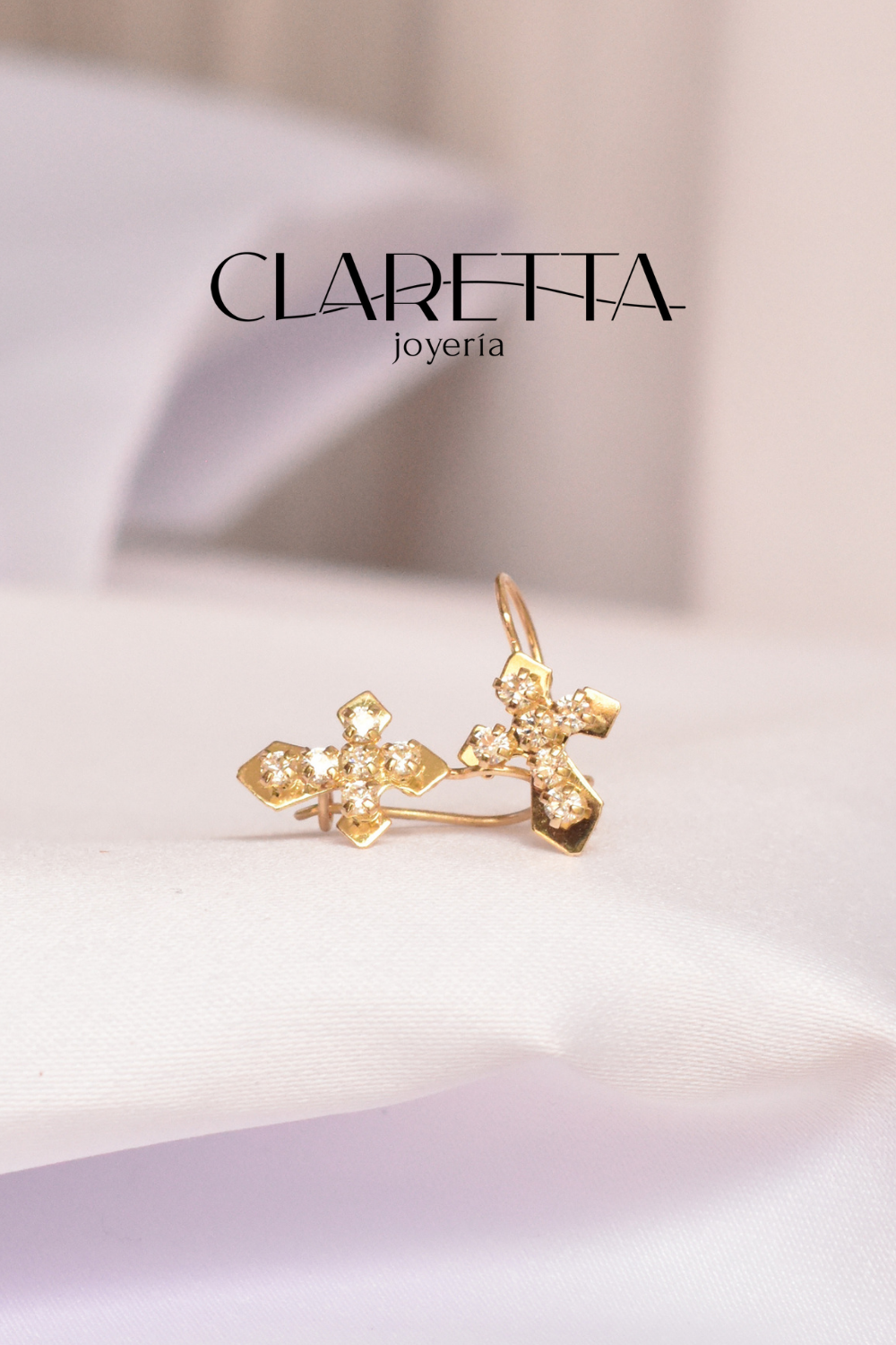 Aretes de Oro 10k de cristo con zirconita cúbica engastada