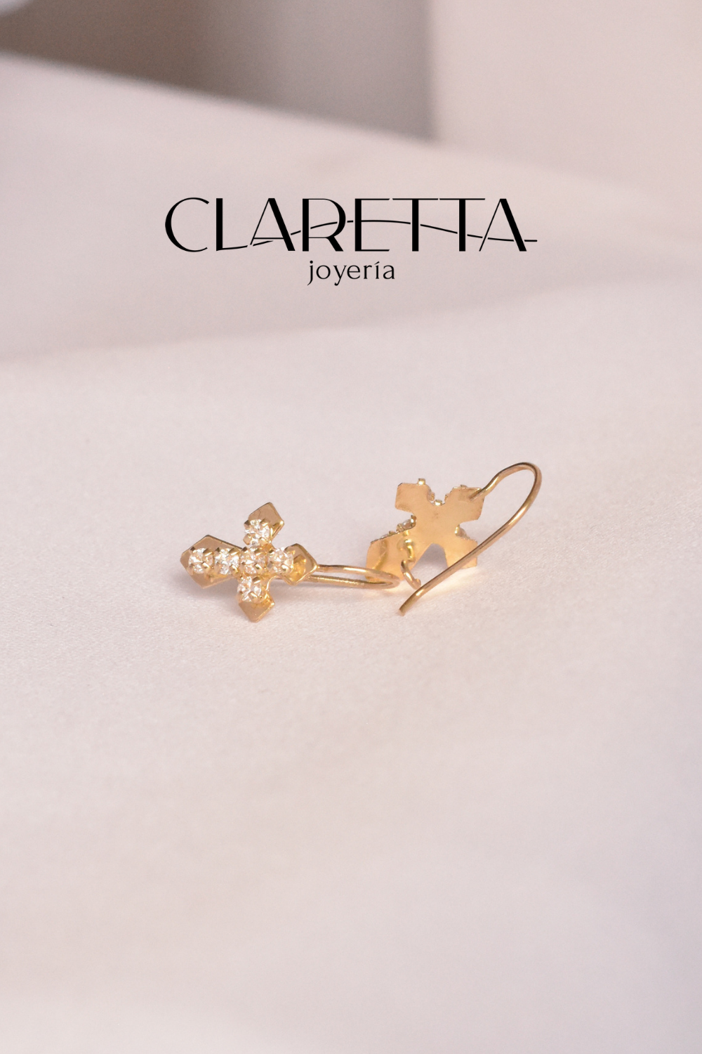 Aretes de Oro 10k de cristo con zirconita cúbica engastada