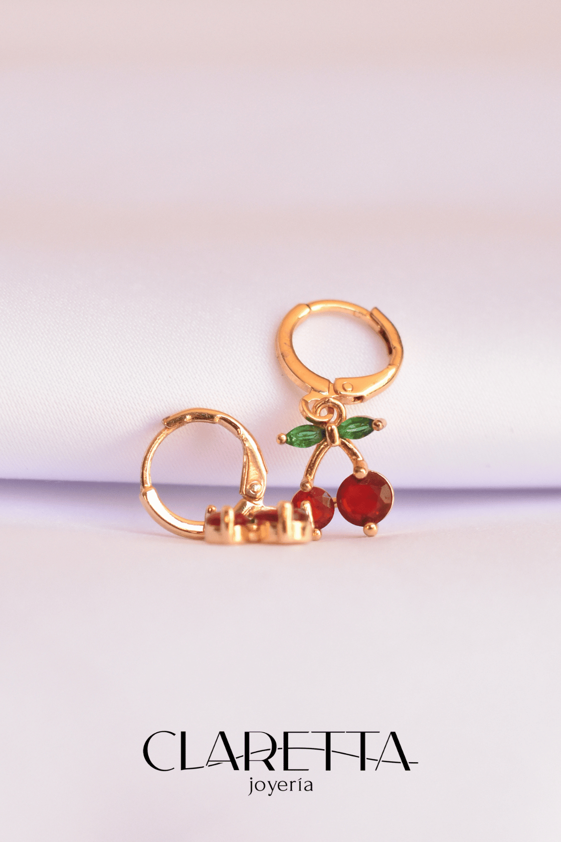 Huggies de Chapa de oro 14k de Cerezas colgantes