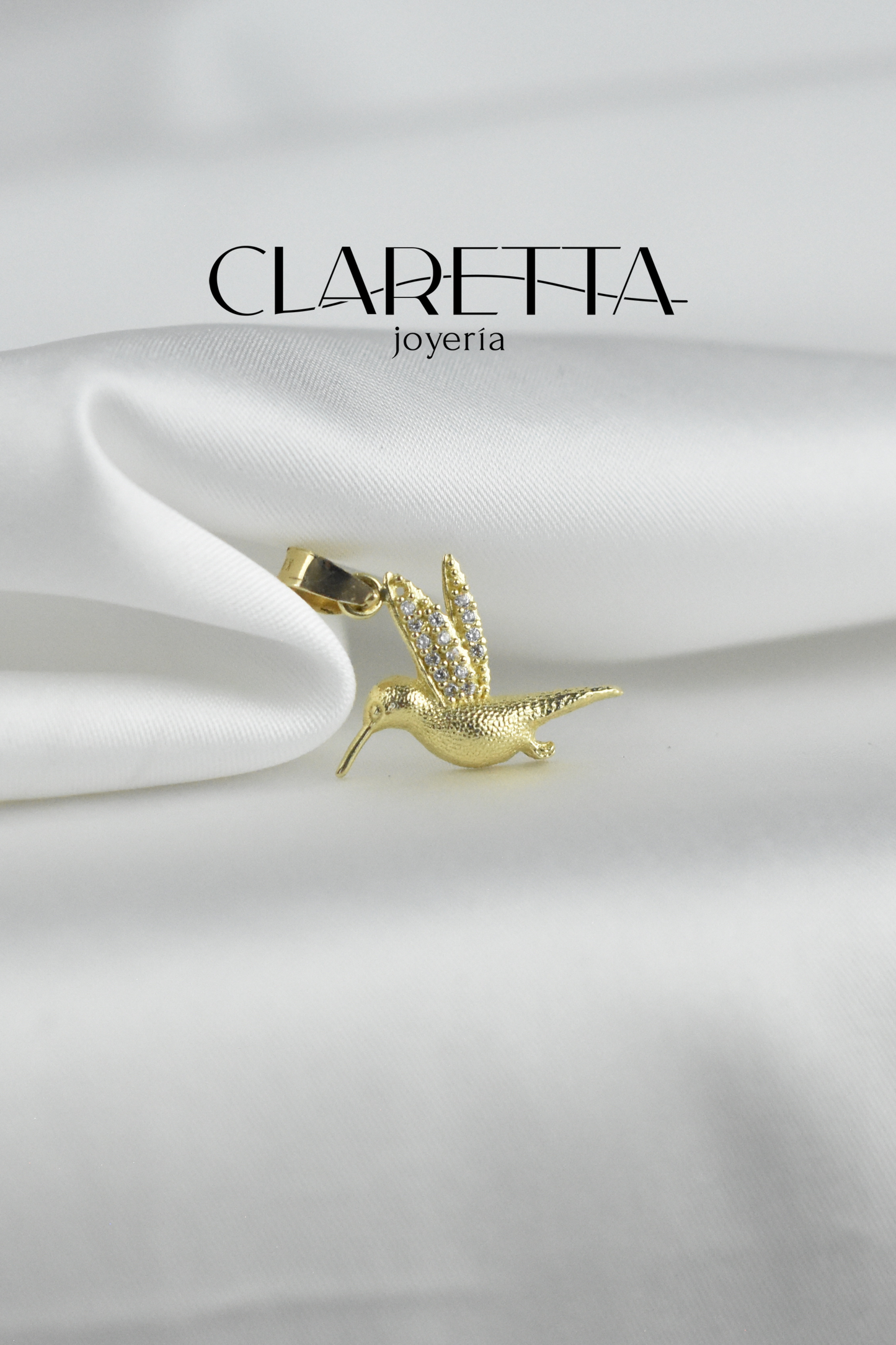 Dije con Forma de Colibrí de Oro 10k