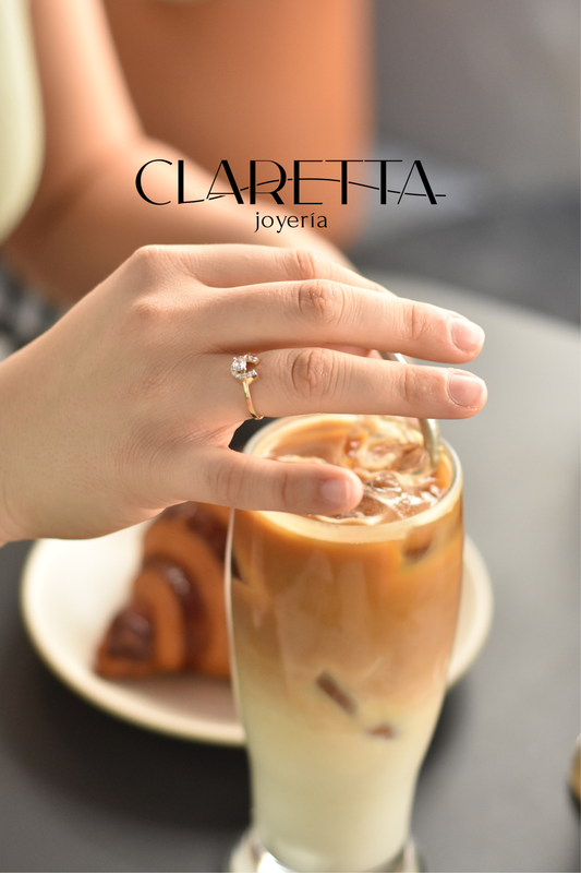 Anillo herradura con zirconias incrustadas oro 10k