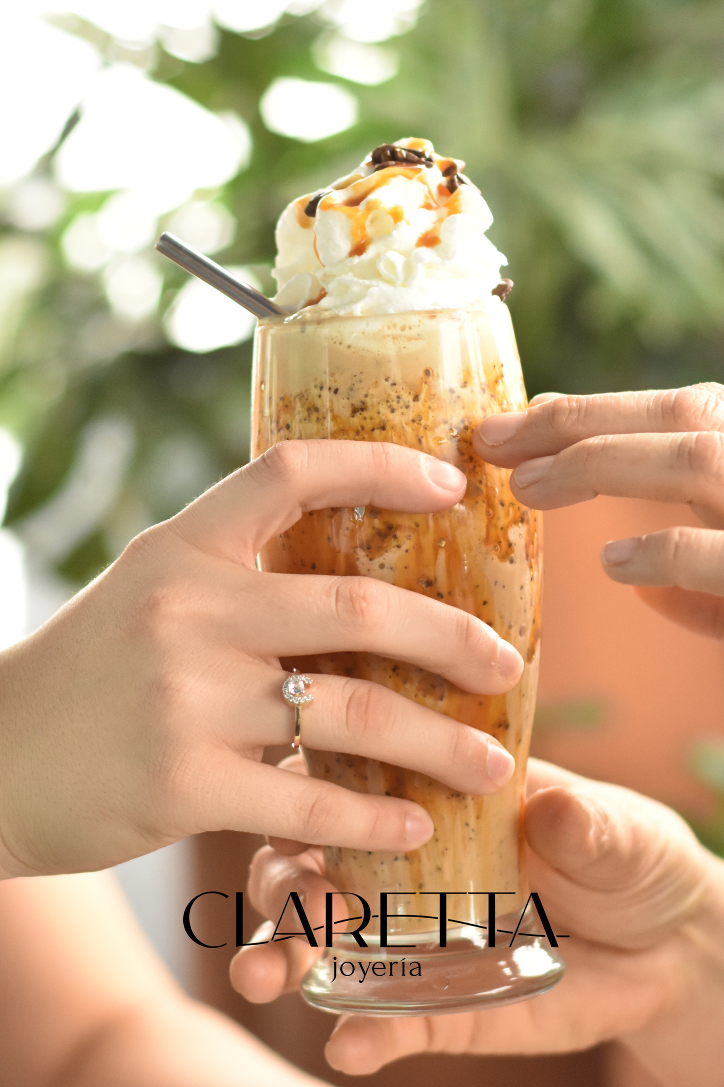 Anillo herradura con zirconias incrustadas oro 10k