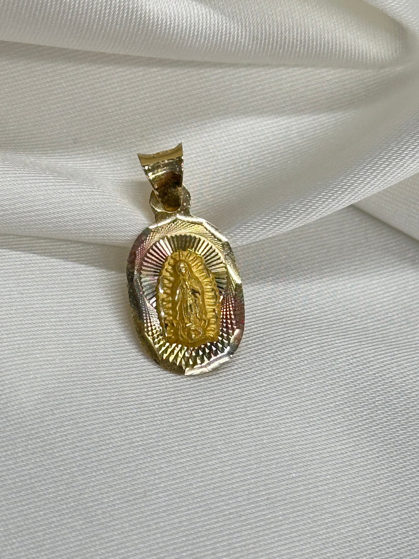 Medalla Virgen de Guadalupe con Oro florentino