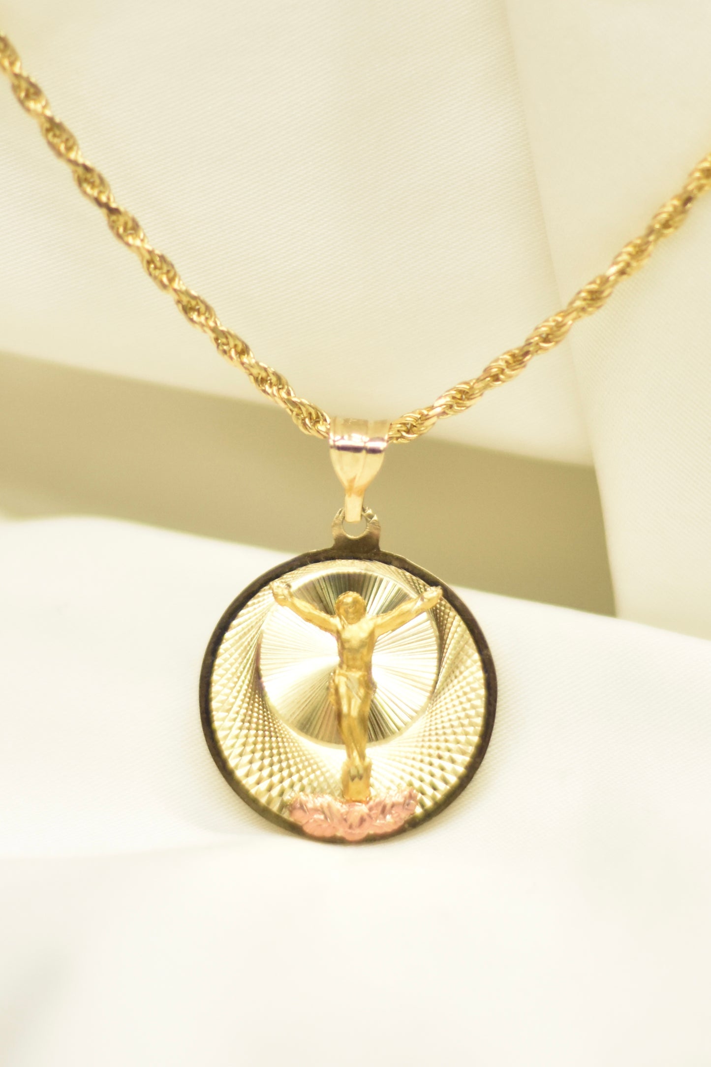 Medalla con Cristo