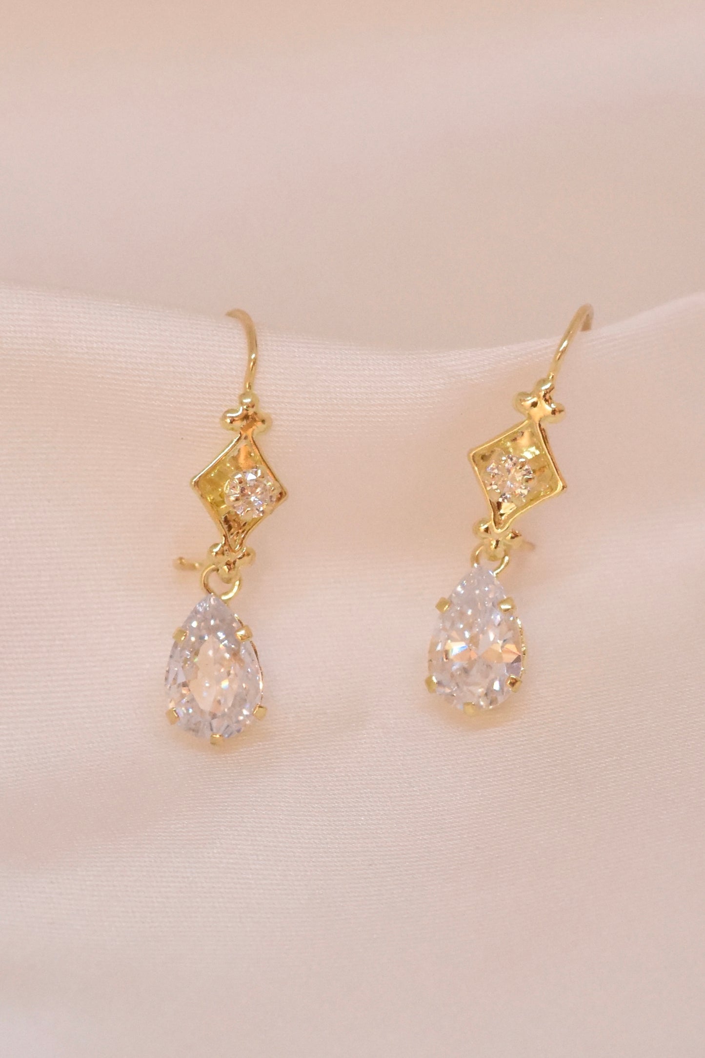 Aretes colgantes con brillantes