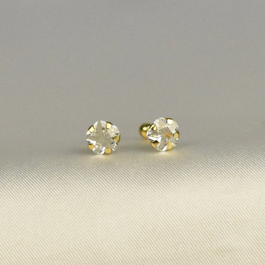 Broquel con forma de Estrellas con zirconia natural en oro 10k