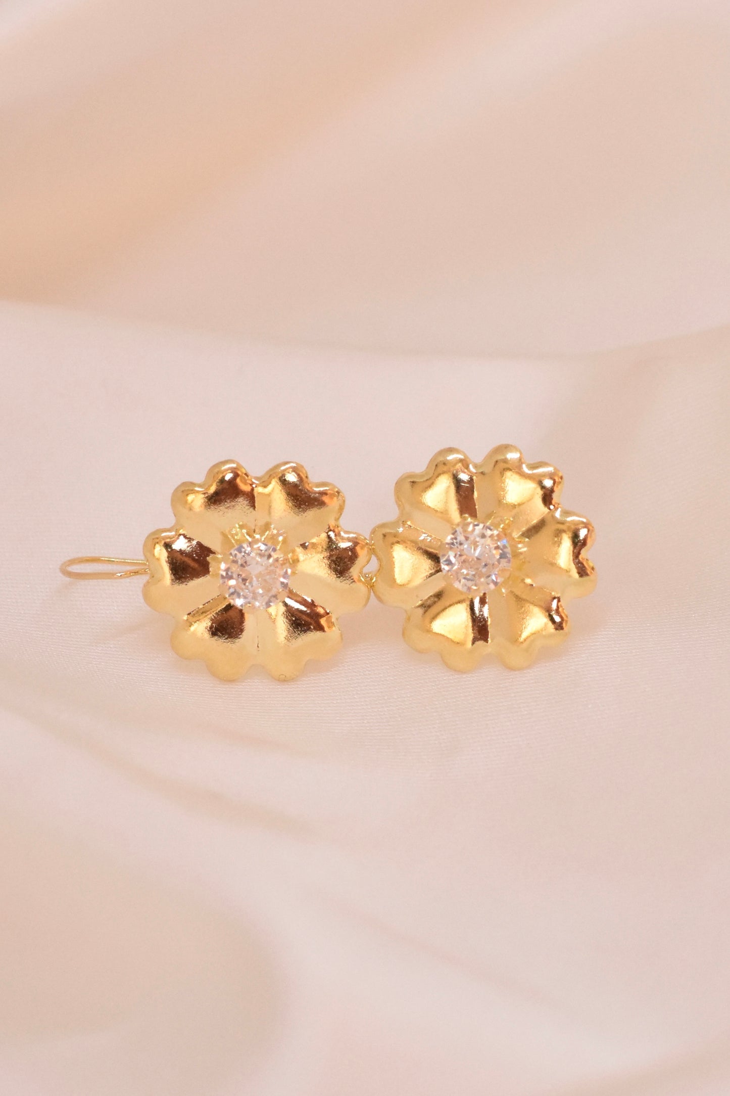 Aretes de oro con forma de flor