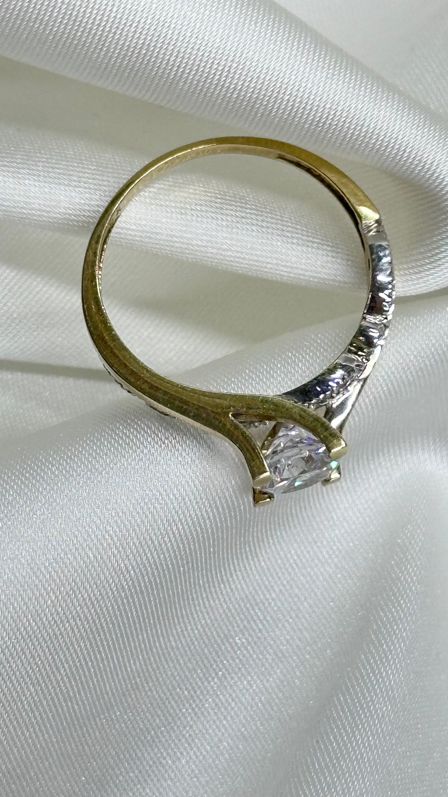 Anillo de compromiso con moissanita