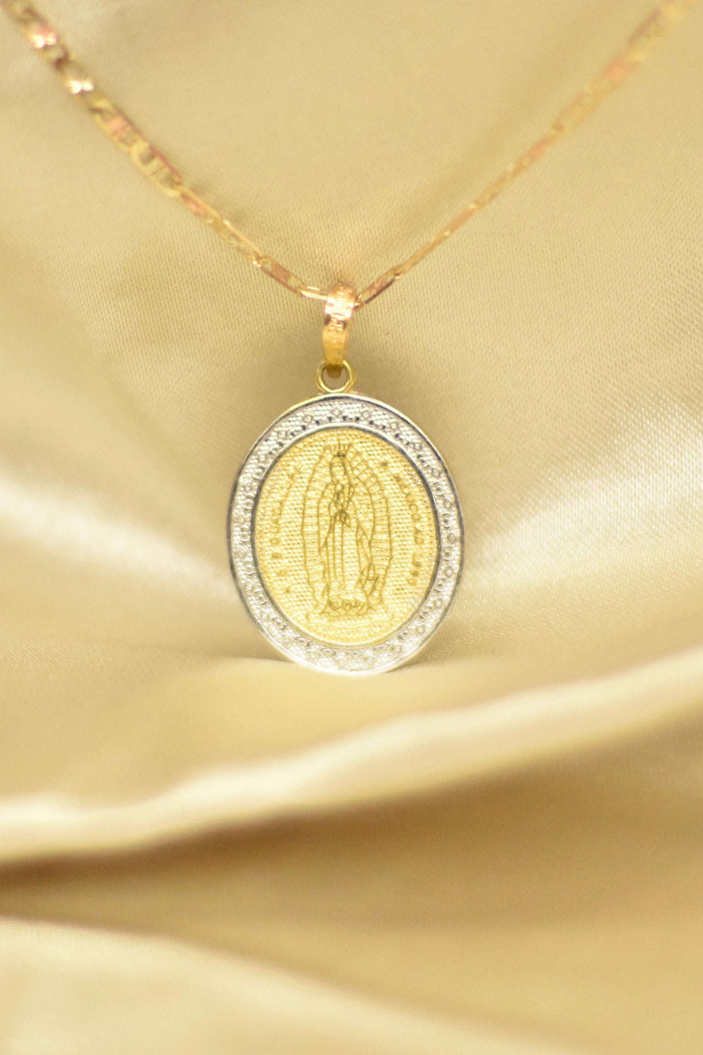 Medalla de la virgen de Guadalupe