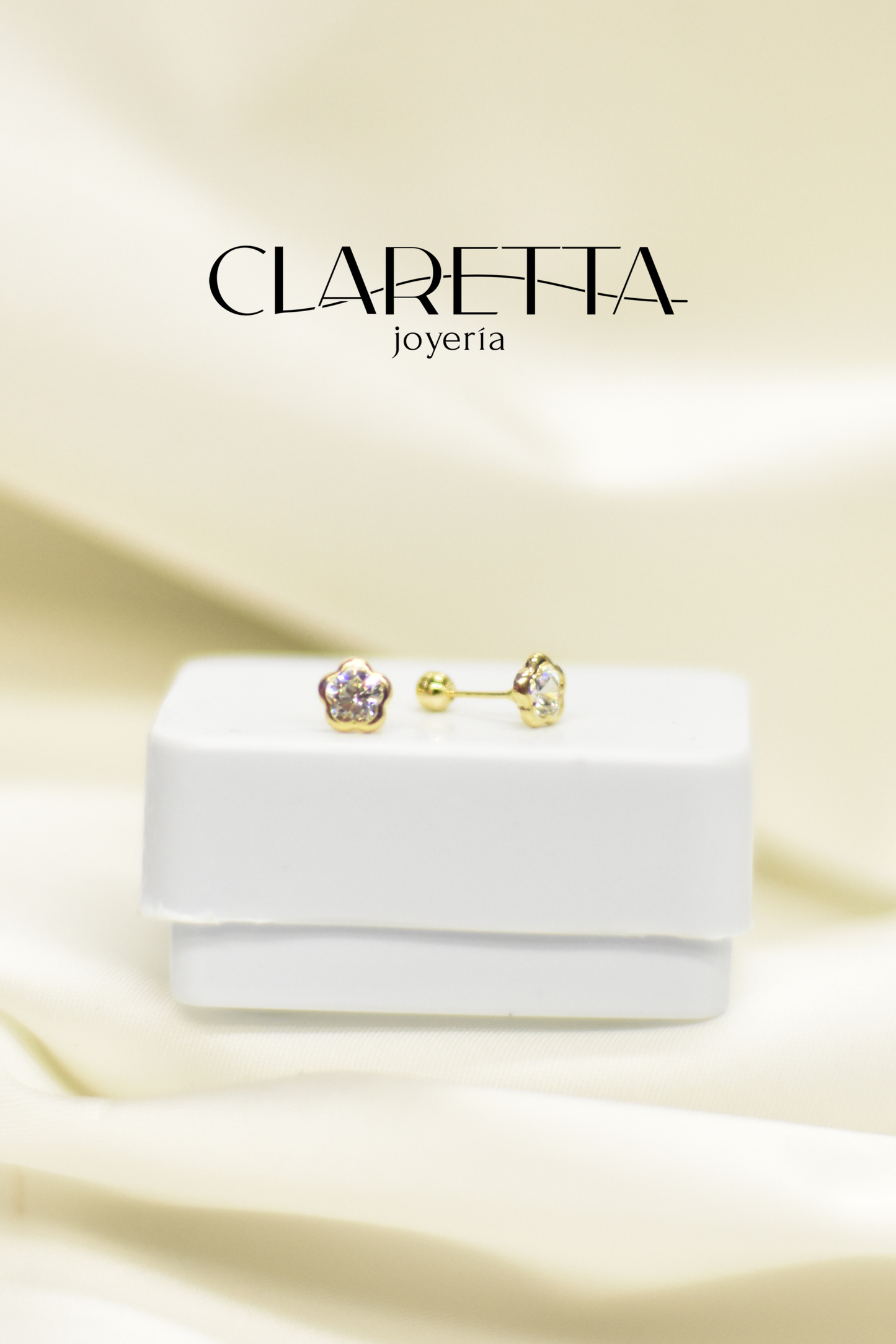Broquel con forma de Flor de Oro 10k
