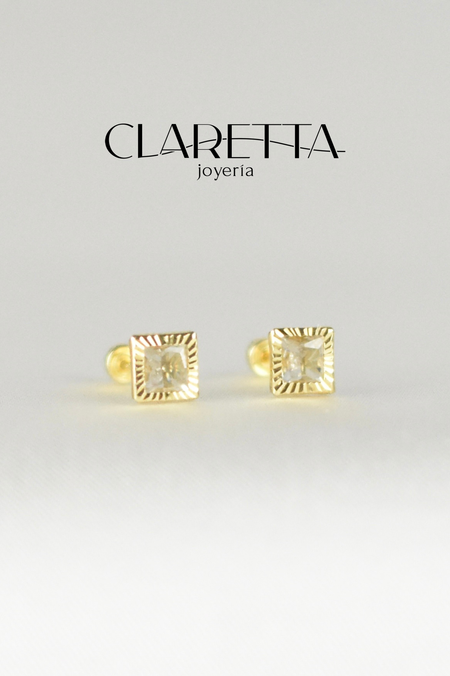 Broquel con forma de cuadrado de Oro 10k