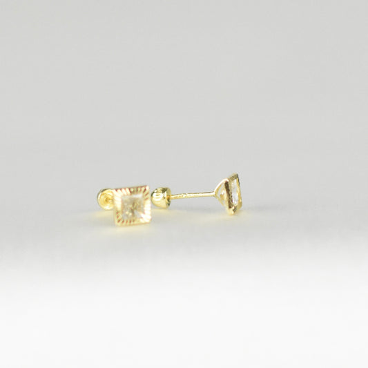 Broquel con forma de cuadrado de Oro 10k