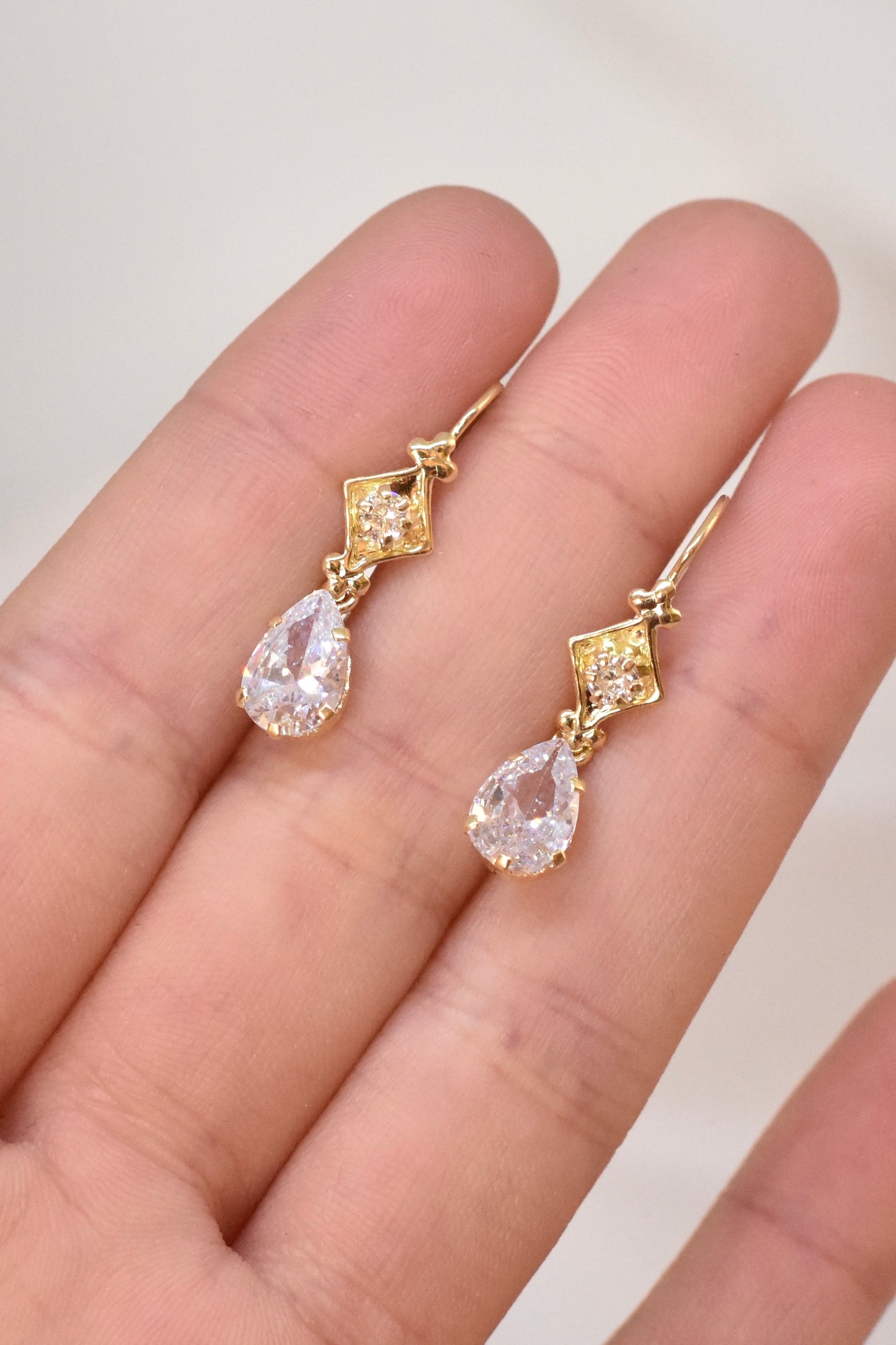 Aretes colgantes con brillantes