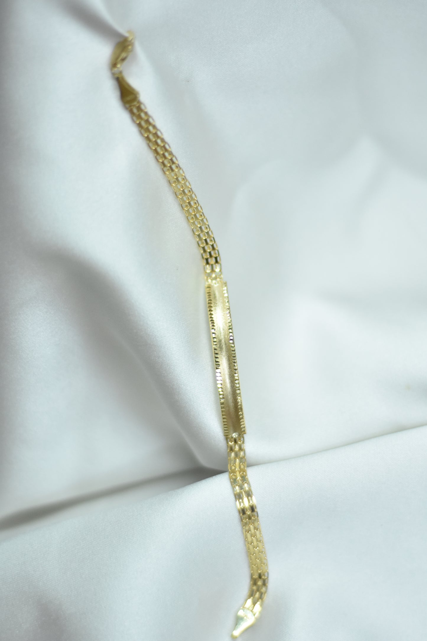 Esclava de oro 10k con correa bismark