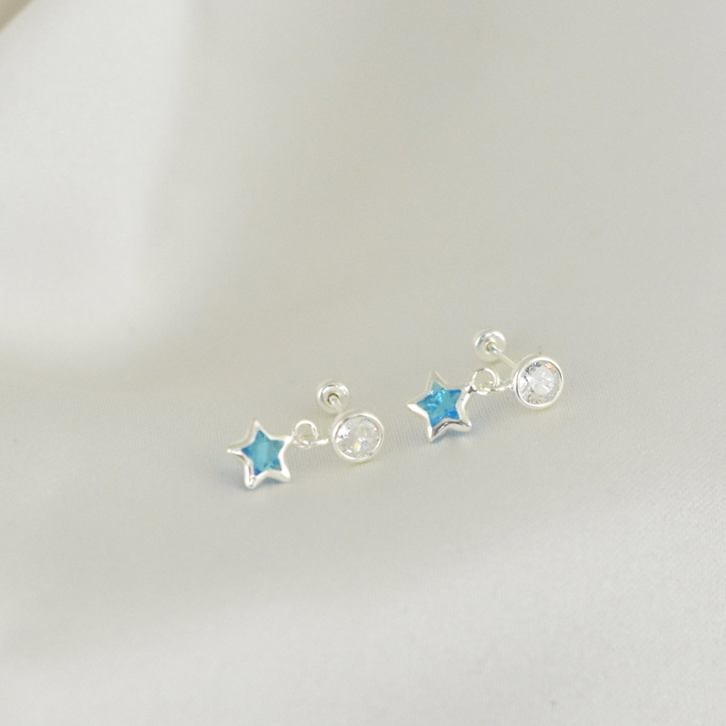 Broquel Colgante Estrella con Circonita cúbica azul