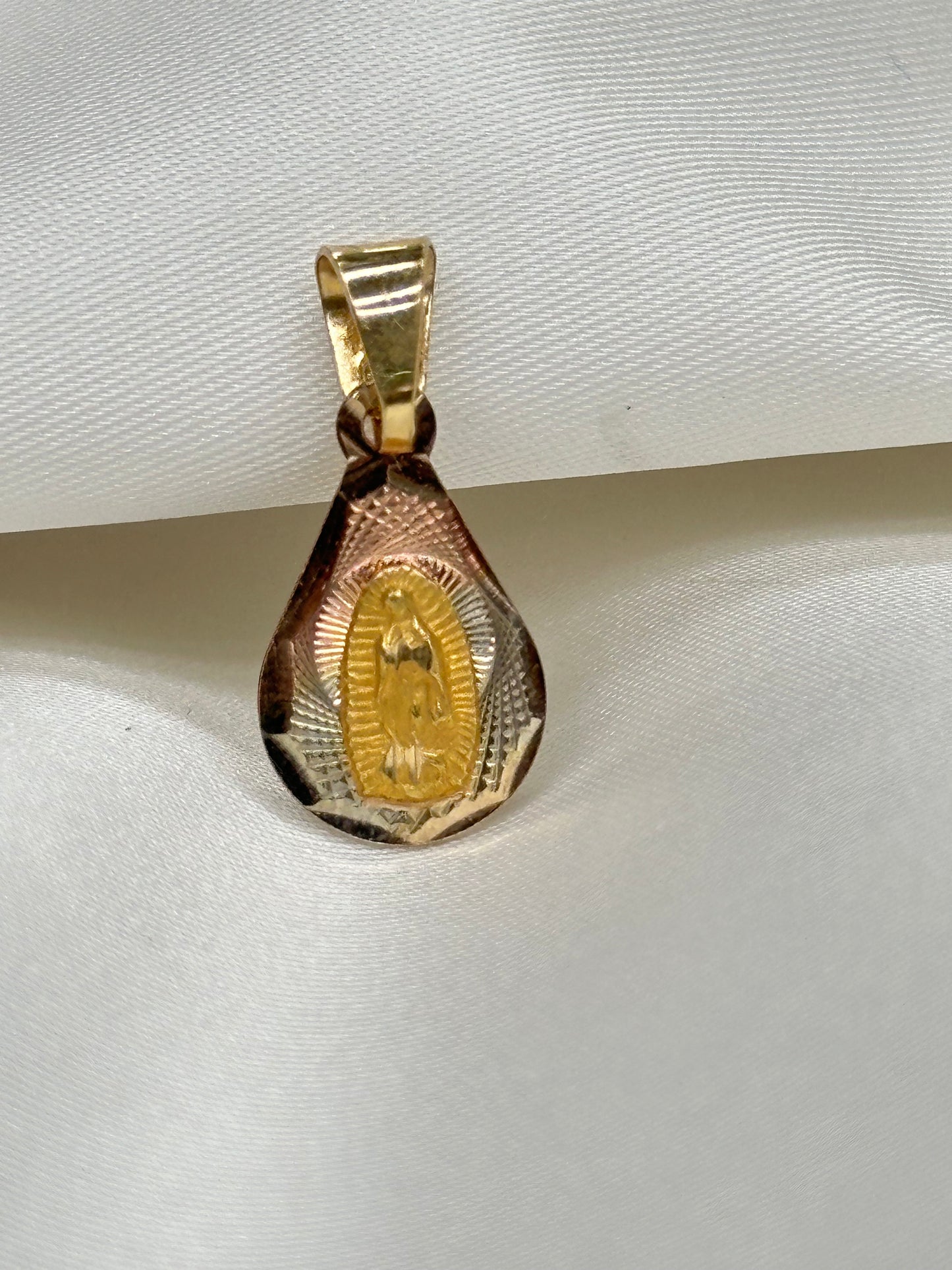 Medalla Virgen de Guadalupe con Oro florenitno