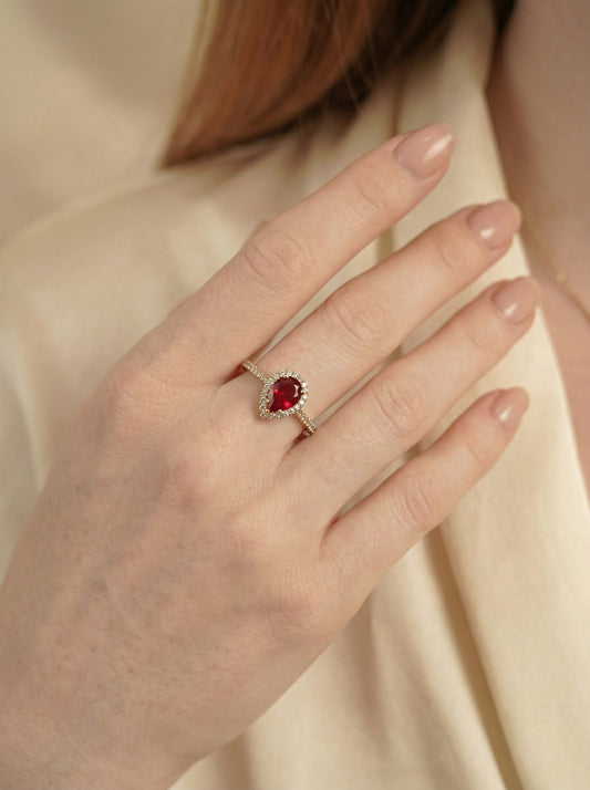 Anillo de oro 10k con rubí